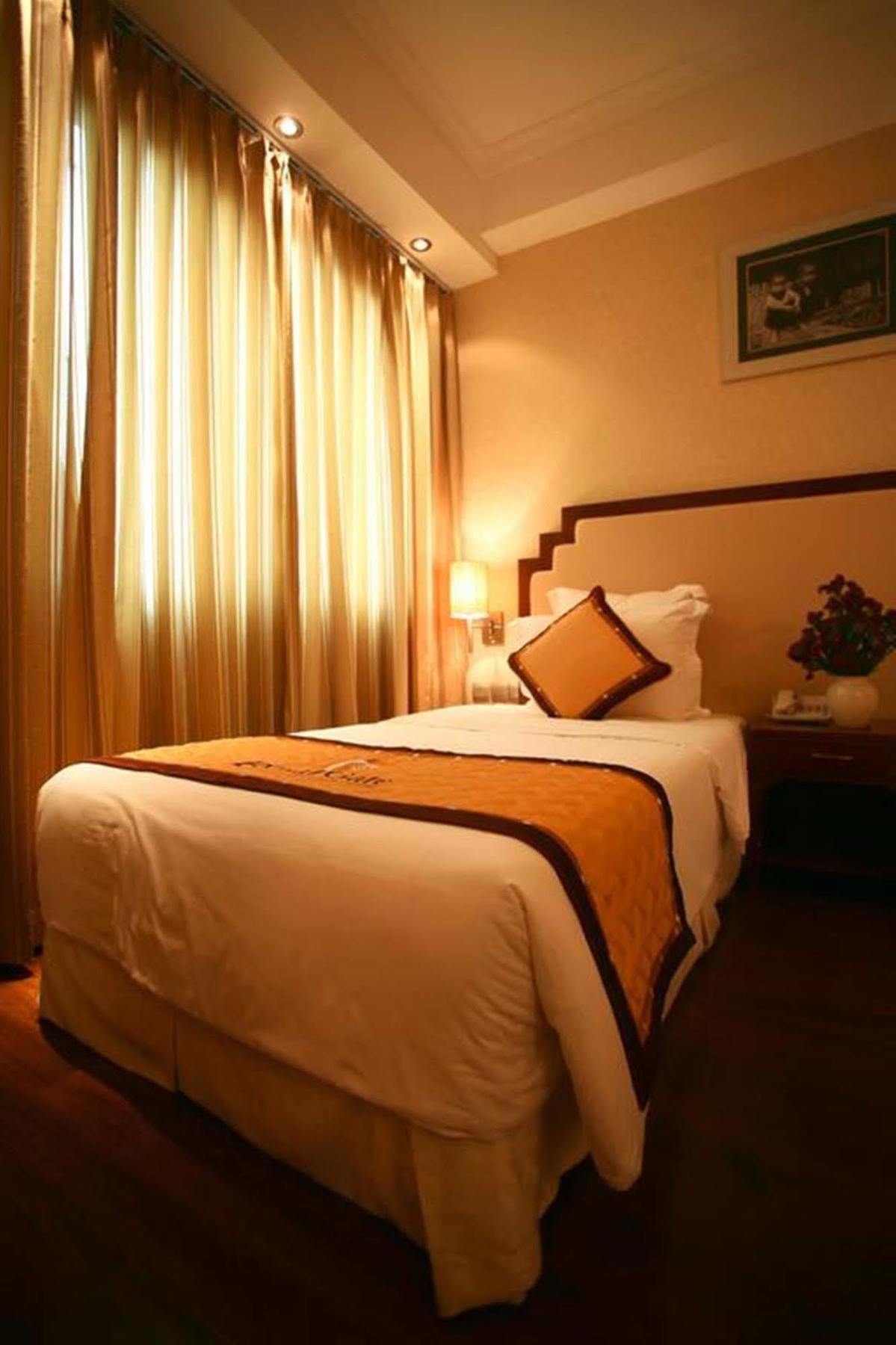 Royal Gate Hotel Hanoi Exteriör bild