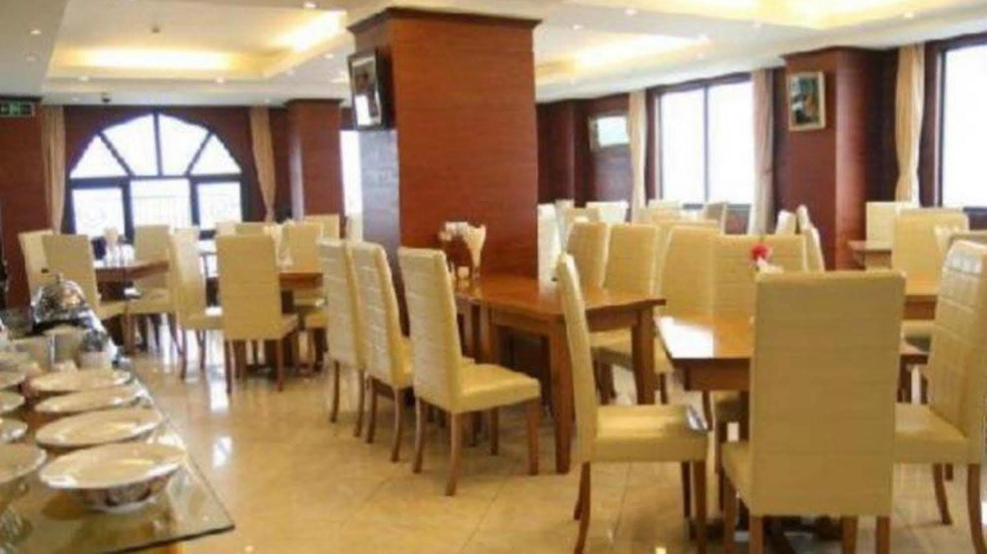 Royal Gate Hotel Hanoi Exteriör bild