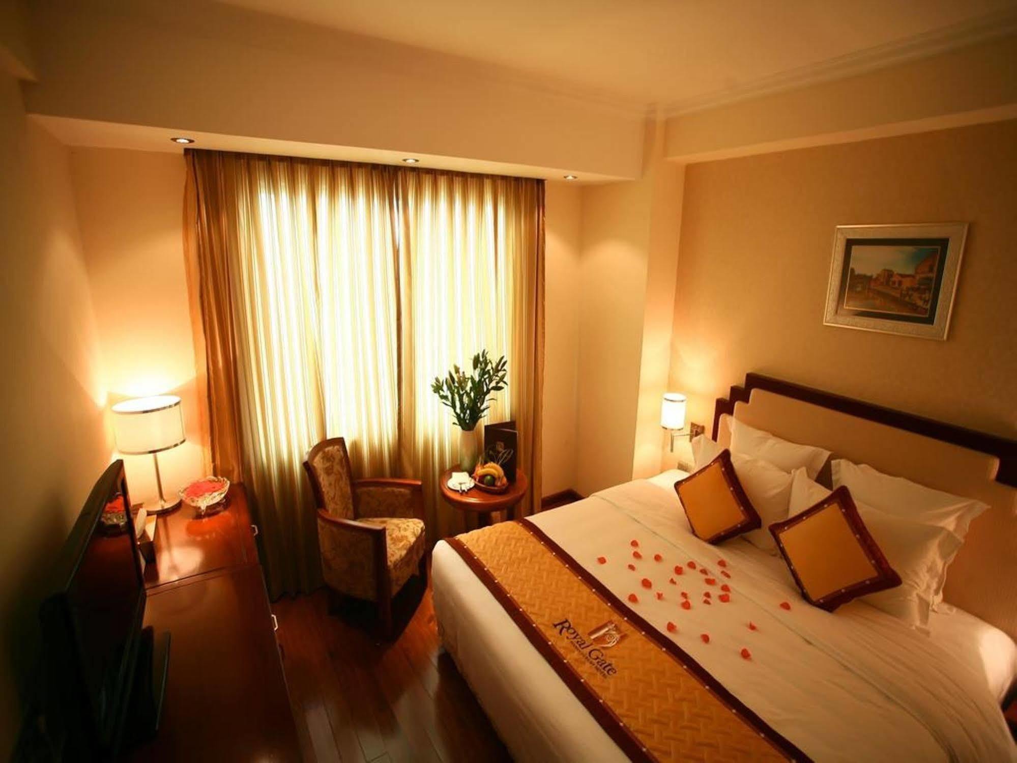 Royal Gate Hotel Hanoi Exteriör bild
